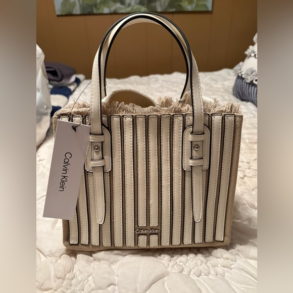Brand New Calvin Klein Modern Essential Tote - Picture 1 of 10